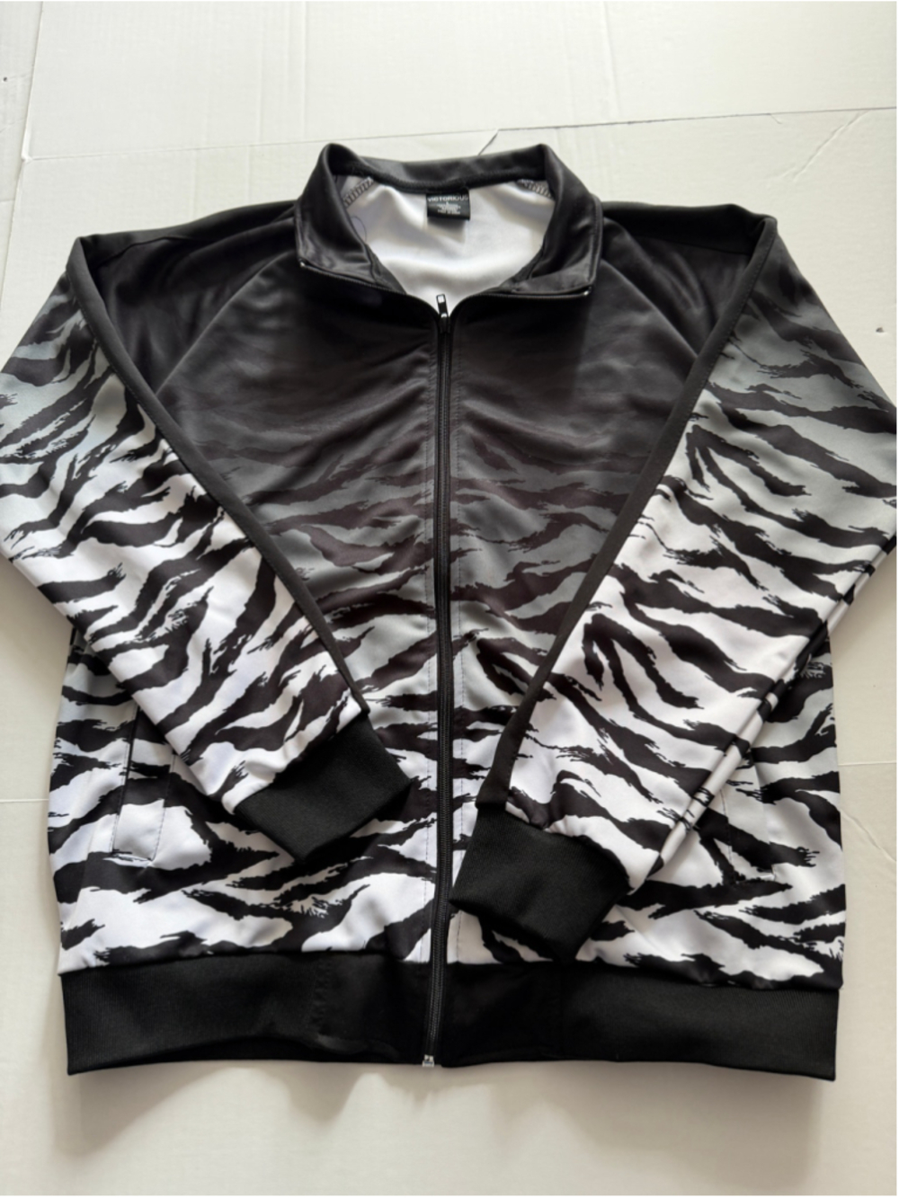 Men's Victorious Track Jacket Size L Black White Zebra Print